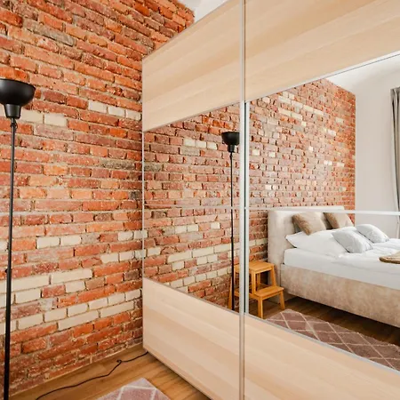 Apartman Cozy By River Dancing House