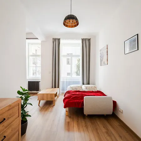 1min River Dancing House Апартаменты Прага