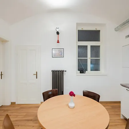 公寓 Cozy By River Dancing House