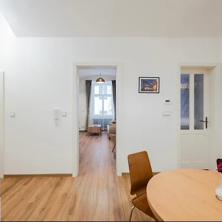Cozy By River Dancing House 公寓 *