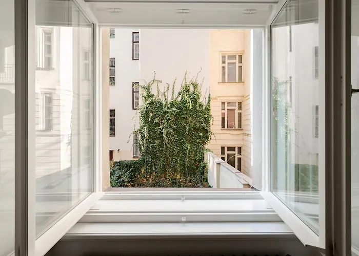 1min River Dancing House *