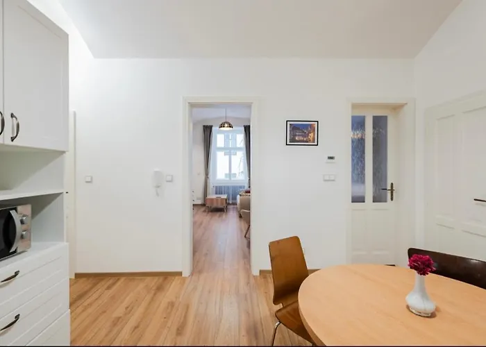Cozy By River Dancing House Apartman *