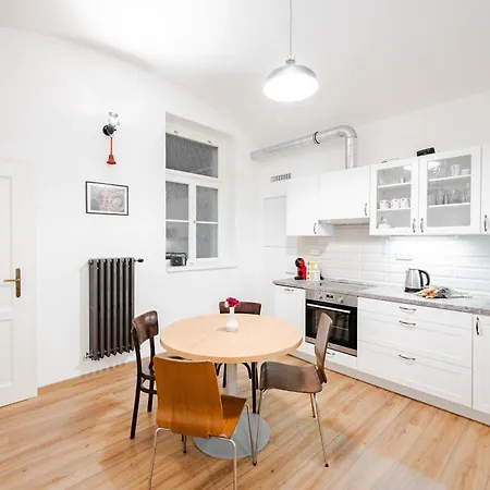 Cozy By River Dancing House Apartment Prag