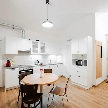 Cozy By River Dancing House Apartment *