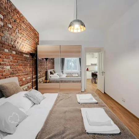 Apartment Cozy By River Dancing House Prag
