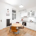Cozy By River Dancing House דירה פראג