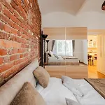 דירה Cozy By River Dancing House