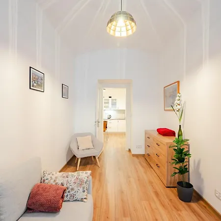 Cozy By River Dancing House Apartment *